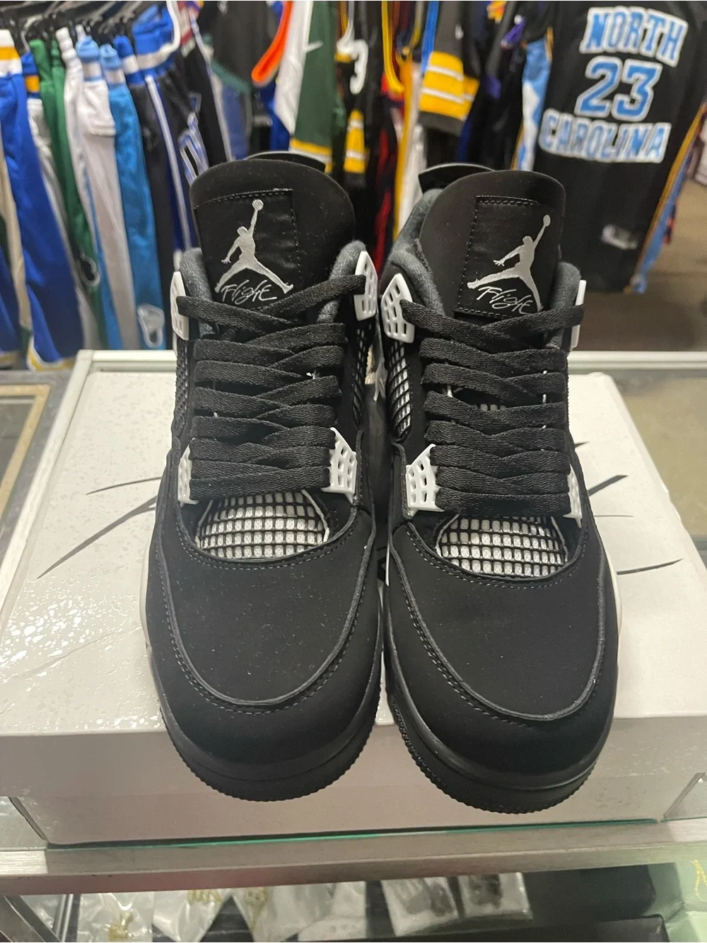 Men’s Retro 4 White Thunder Size 9.5.